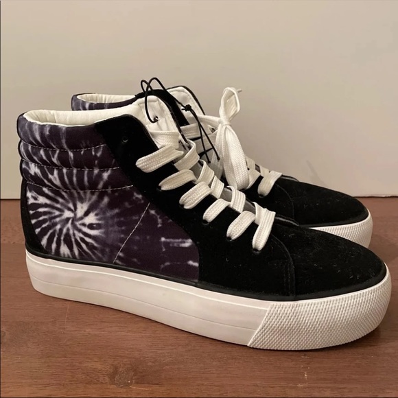 New MUDD Poppy Tie Dye Hi Top Sneakers - Picture 1 of 6